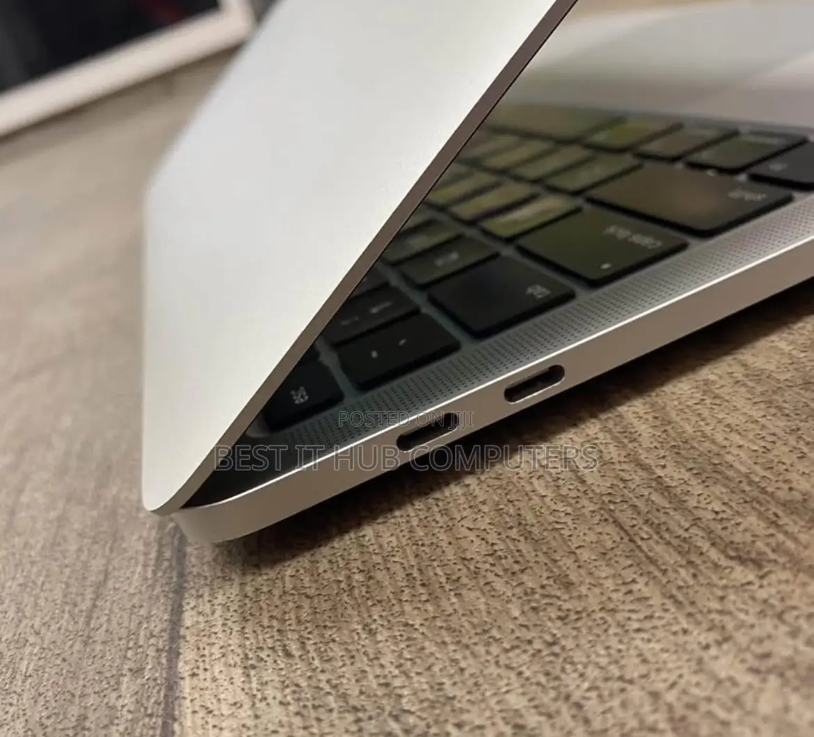 Laptop Apple MacBook Pro 2022 M2 8GB Intel Core i7 SSD 256GB