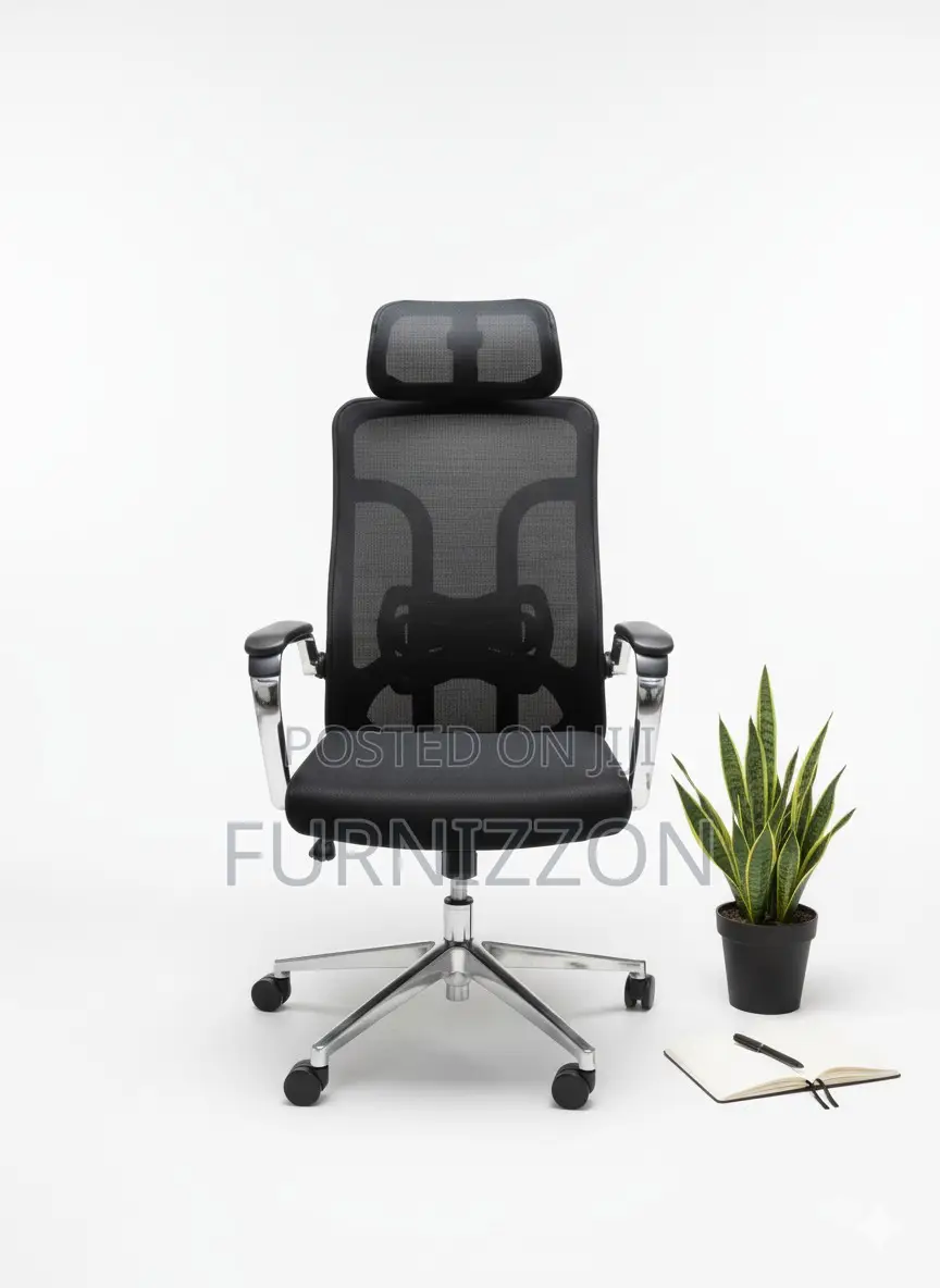 Black Swivel Office Chair With Headrest and Adjustable Height
