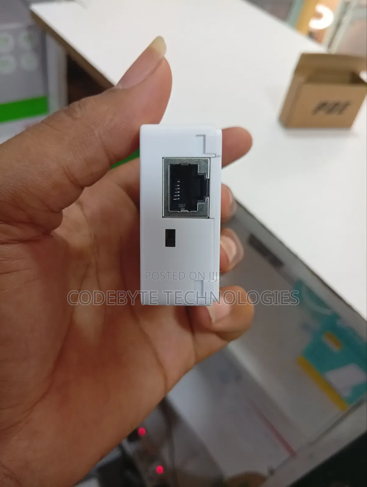 Poe Extender 4 Port (1 in 4 Out)