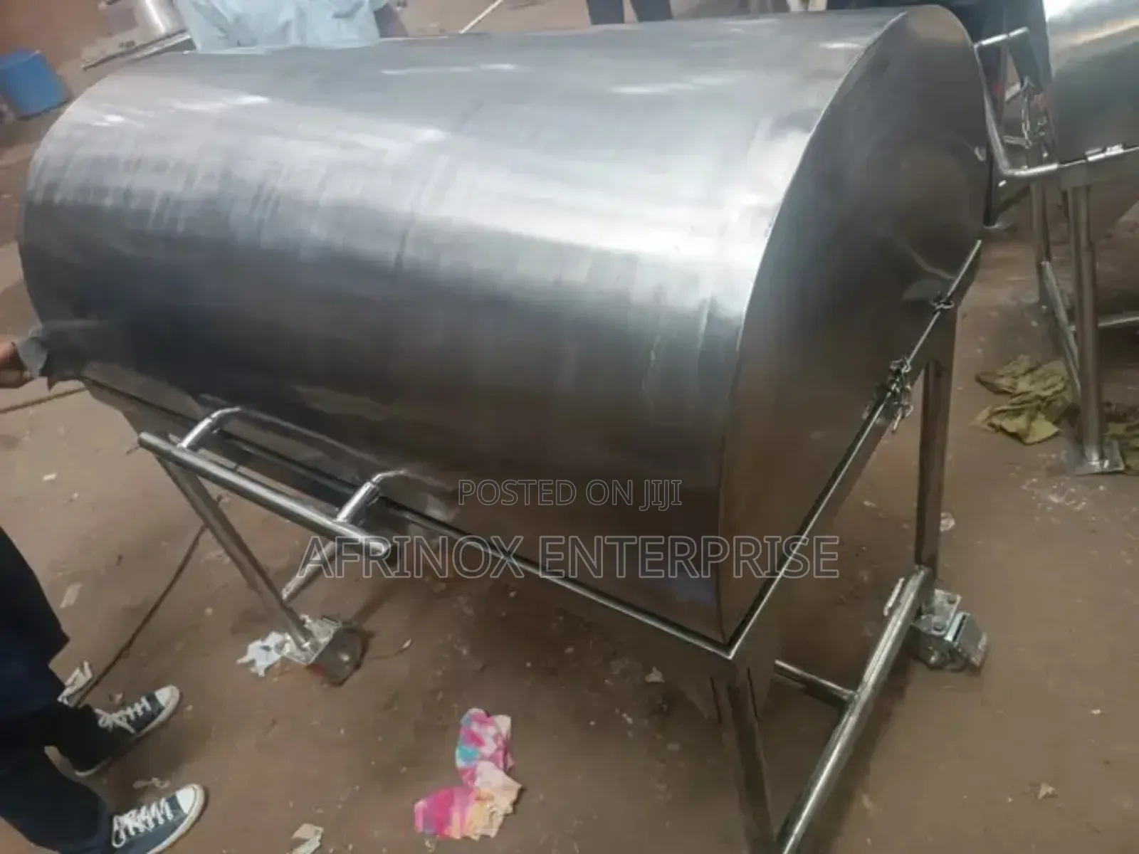 Stainless Steel Body Trolley With a Dome