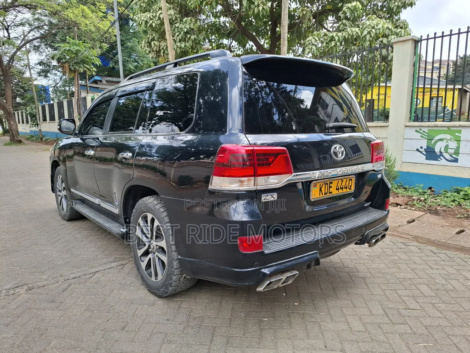Toyota Land Cruiser 4.6 V8 ZX 2016 Black