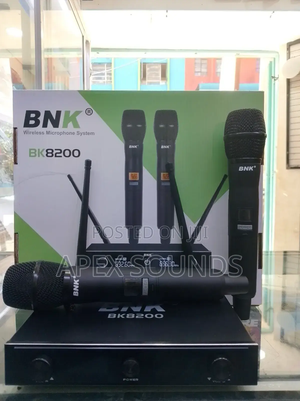 BNK 8200 Wireless Microphone