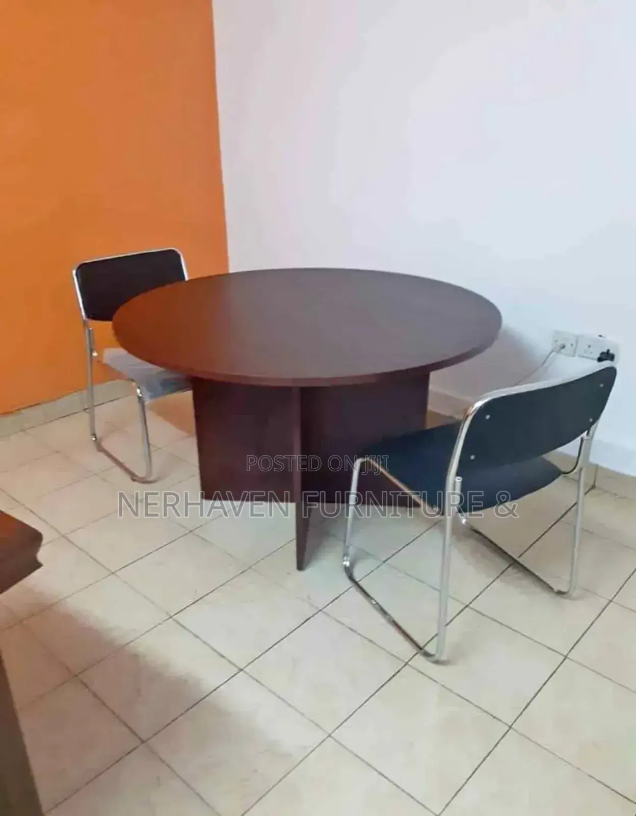 Round Office Meeting Table – Modern Collaborative