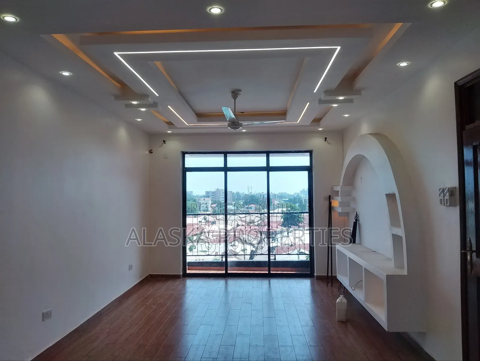 3bdrm Apartment in Beach Road Gichaga, Nyali for sale