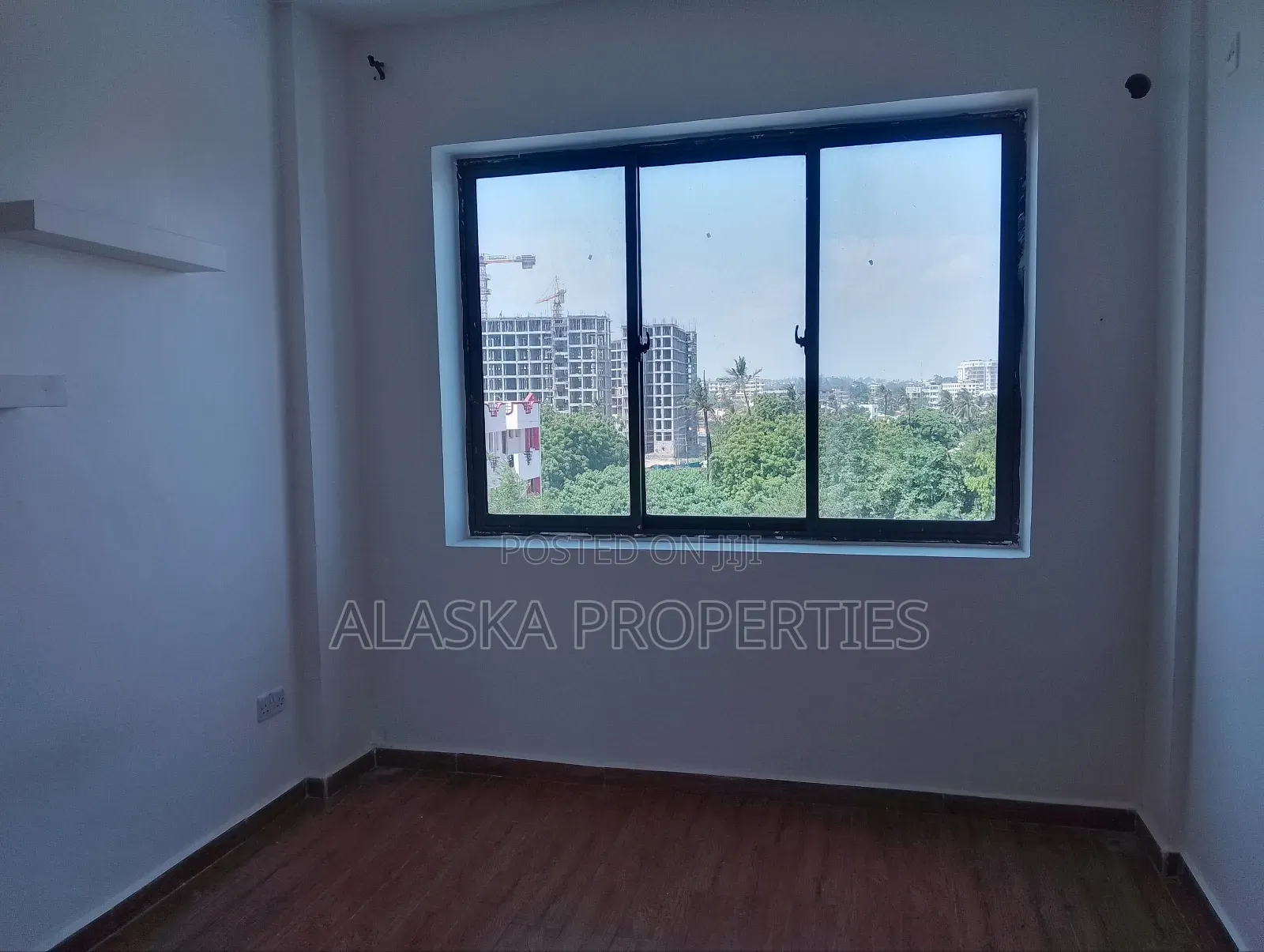 3bdrm Apartment in Beach Road Gichaga, Nyali for sale