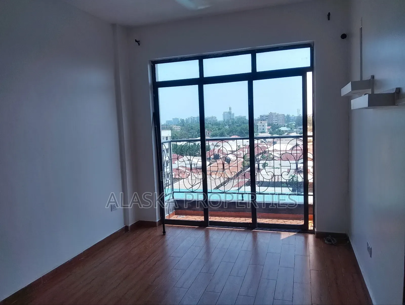 3bdrm Apartment in Beach Road Gichaga, Nyali for sale