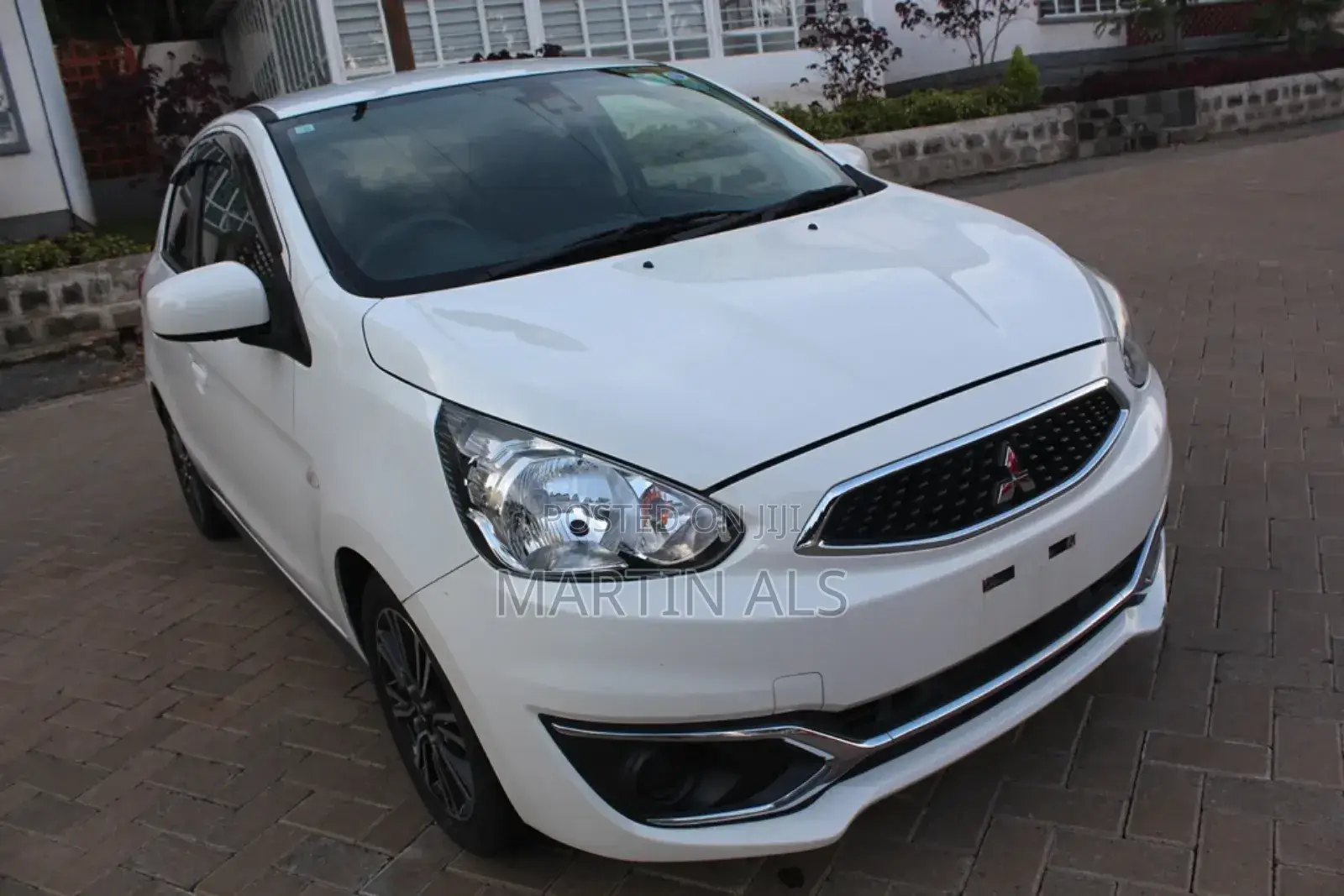 Mitsubishi Mirage ES 2018 White