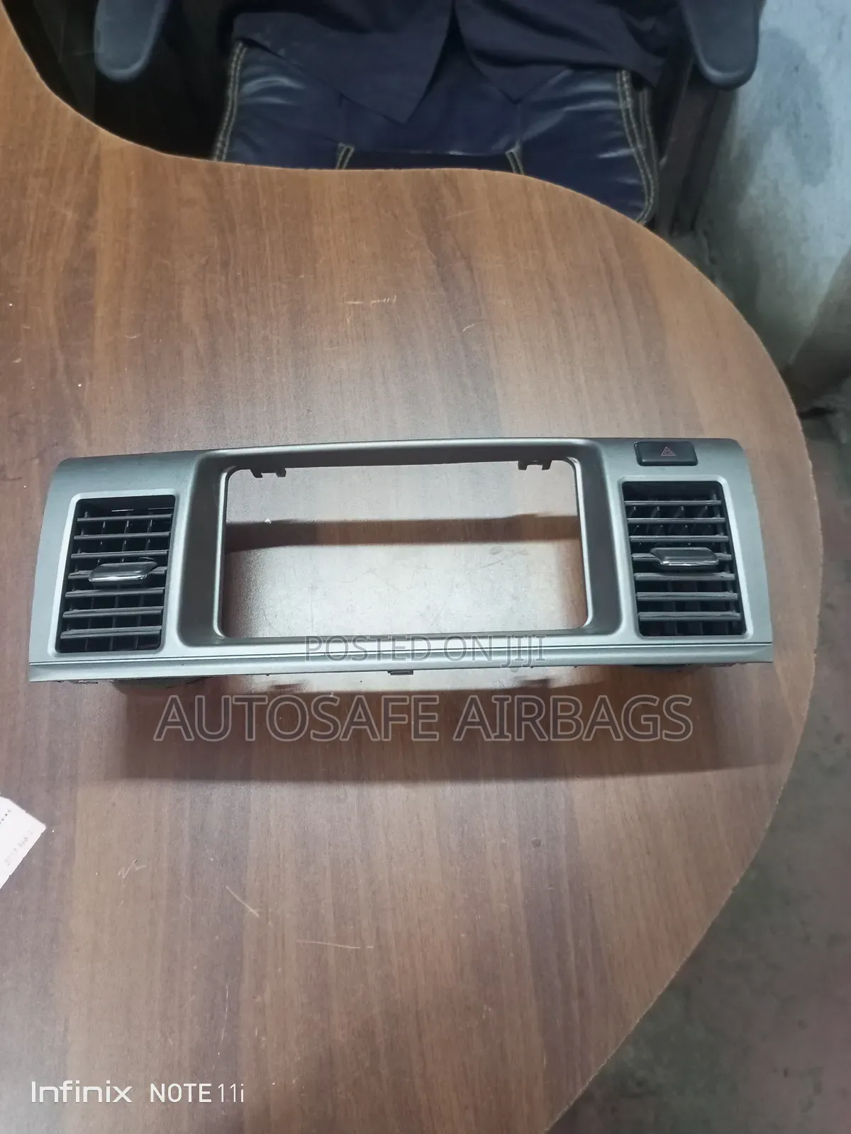 Toyota Raum Radio Hazzard Pannel
