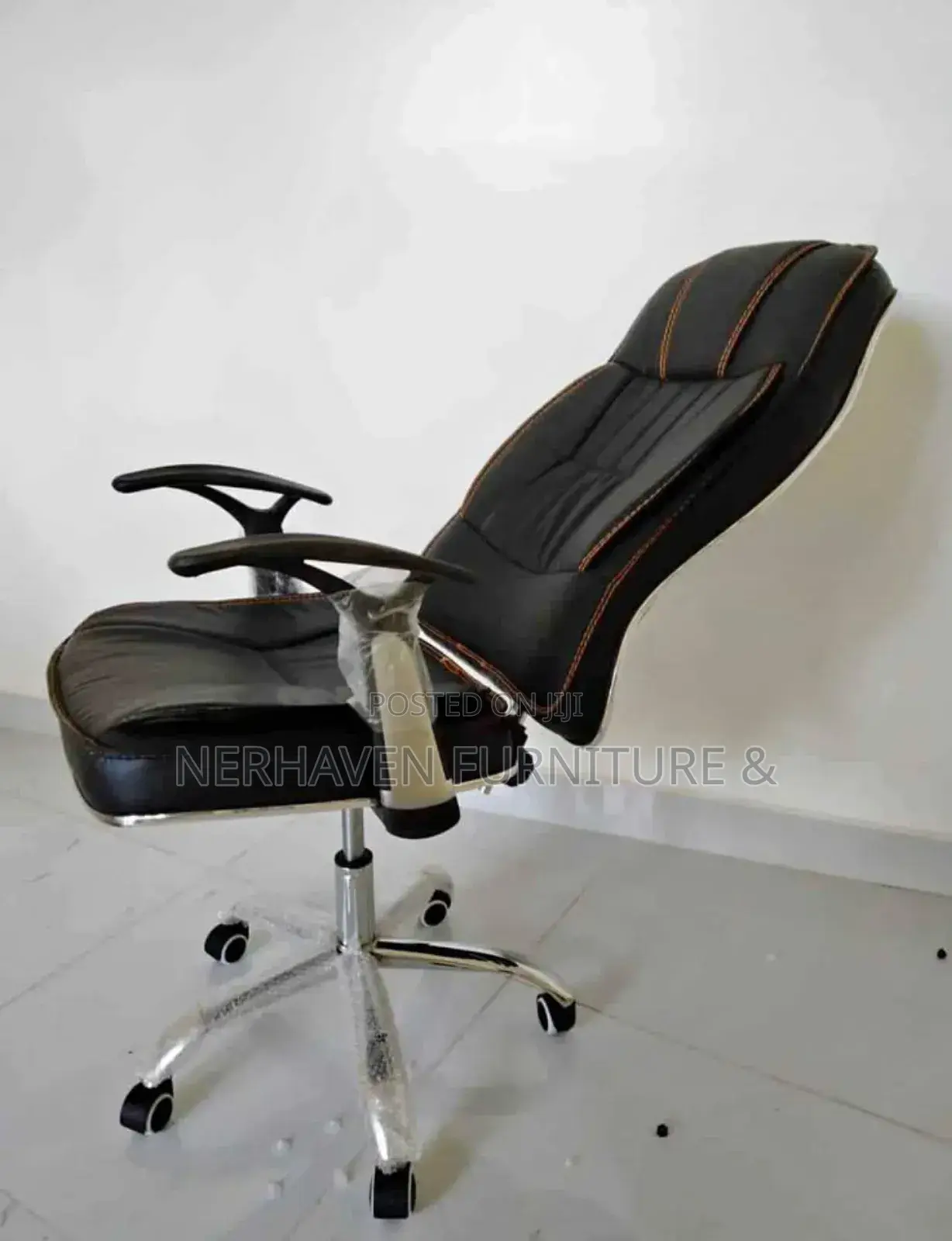 Premium Executive Recliner Chair With Leather Finish