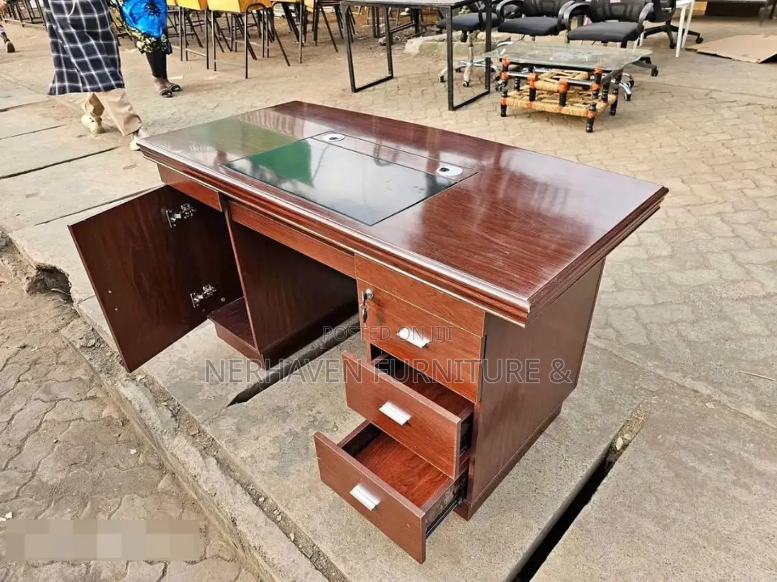 Executive Office Desk – Professional Style Authority
