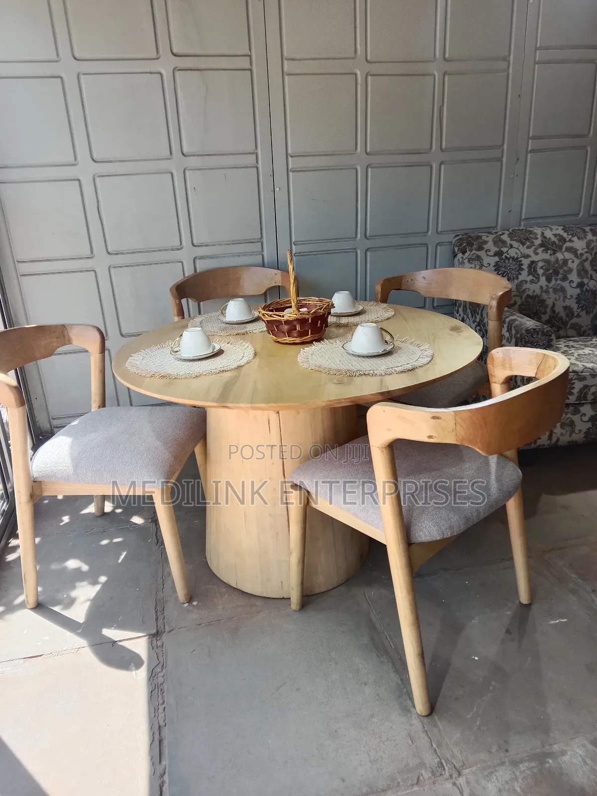Rowanbeck Design 4-Seater Dinning Table Set