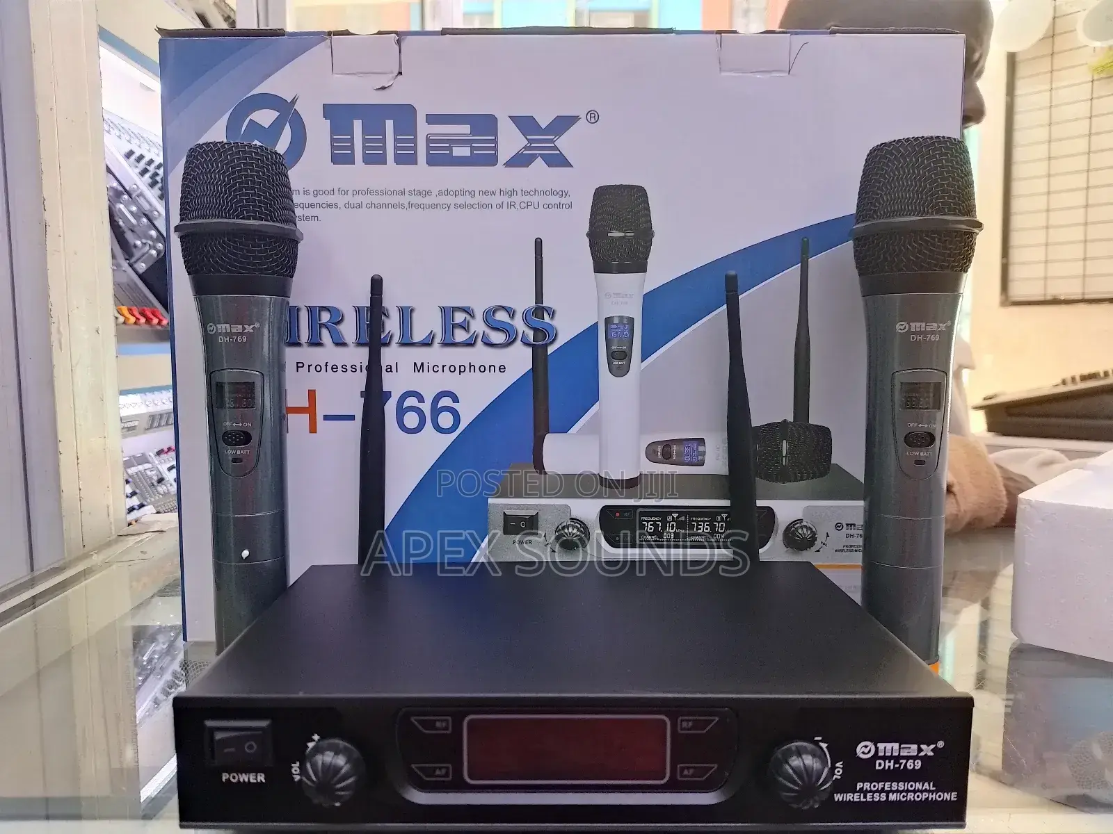 Max 769 Wireless Microphone