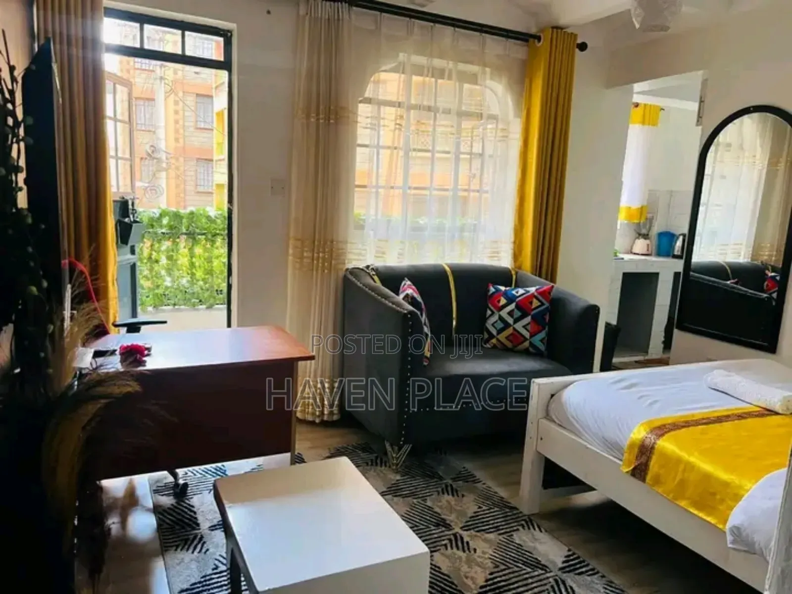 1 Bedroom and Studio Apartments South B/C Netflix