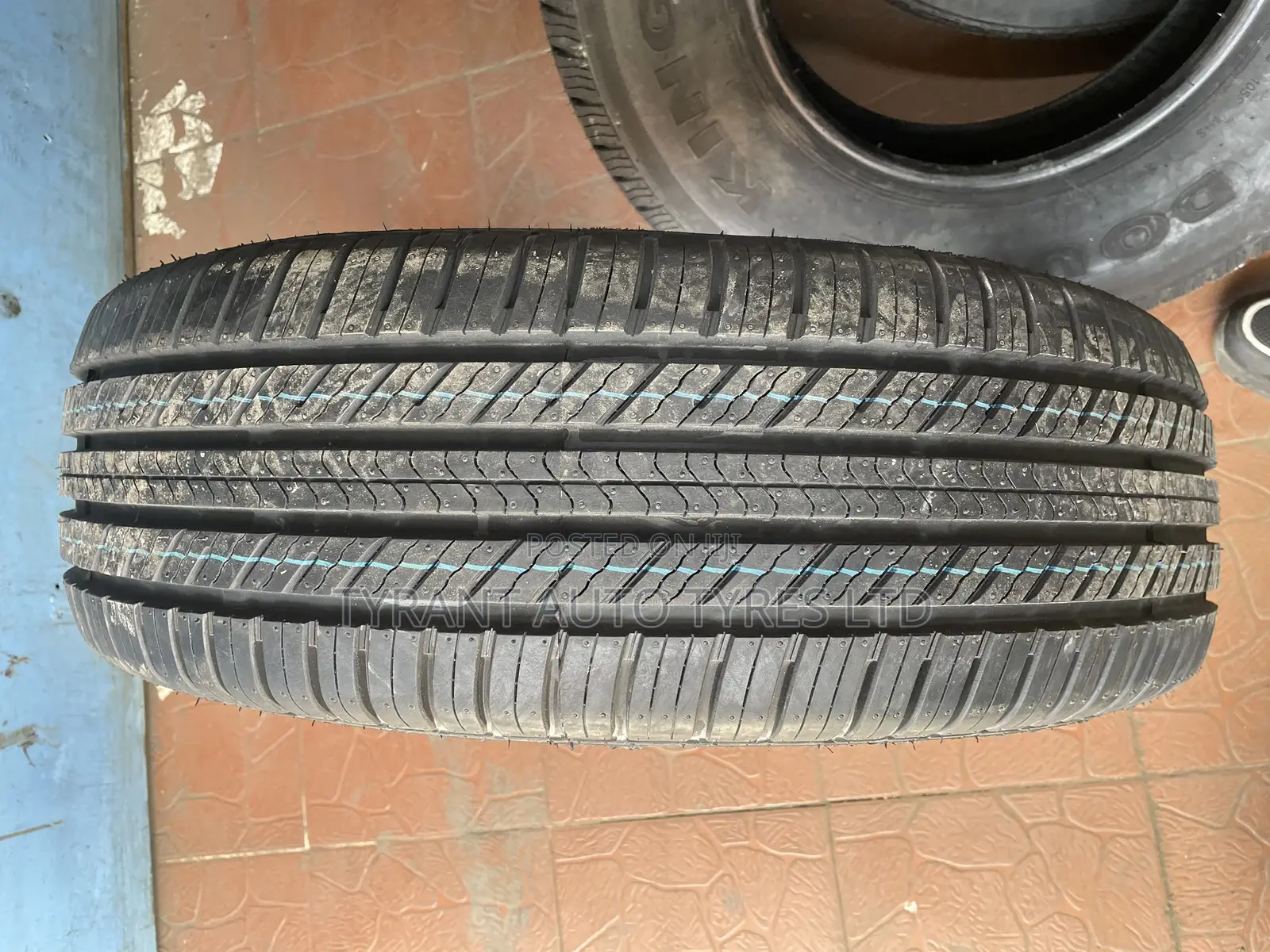 235/65r17 Doubleking Tyre