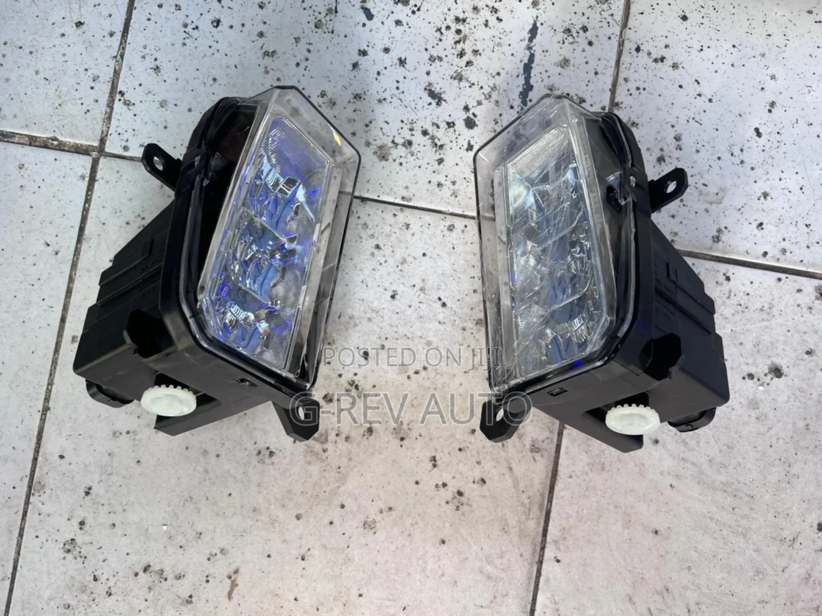 Subaru  Forester  Sk9 Foglights.
