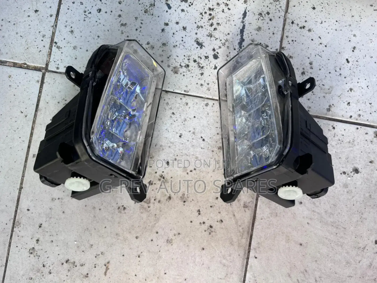 Subaru  Forester  Sk9 Foglights.