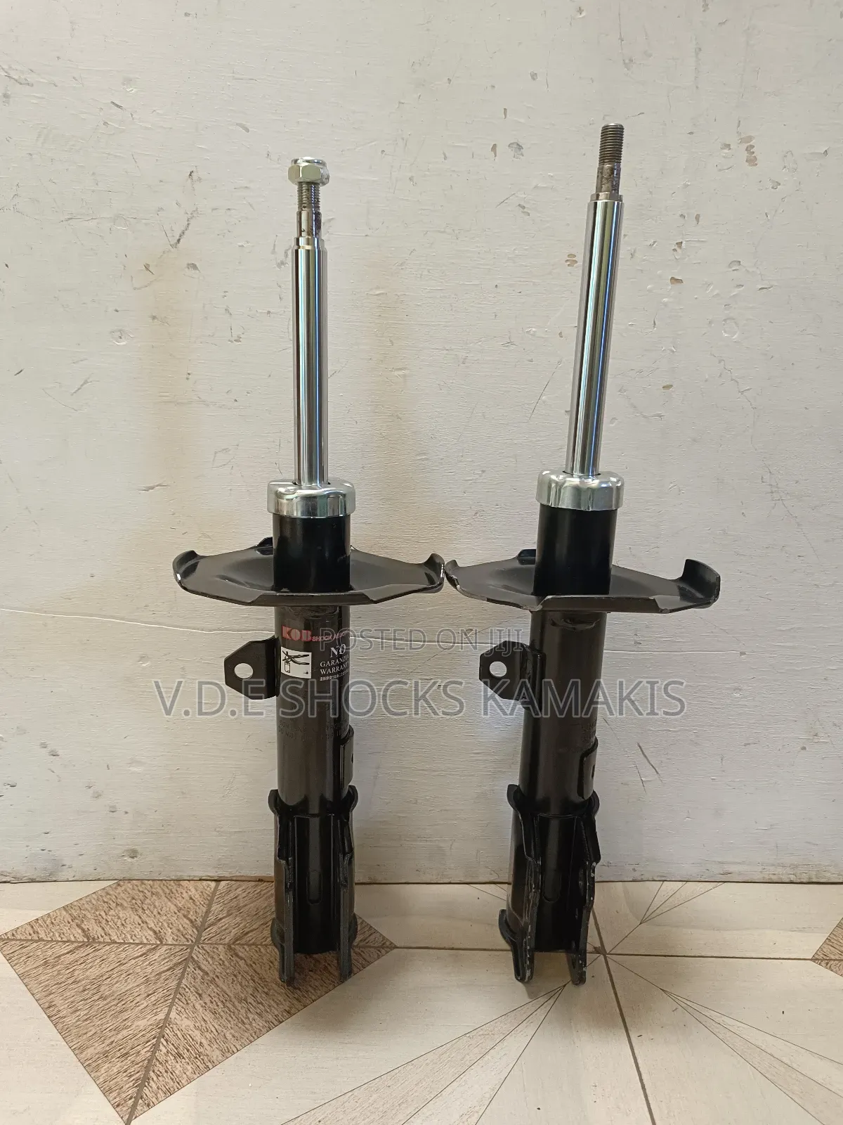 Toyota Avensis Front Shocks.