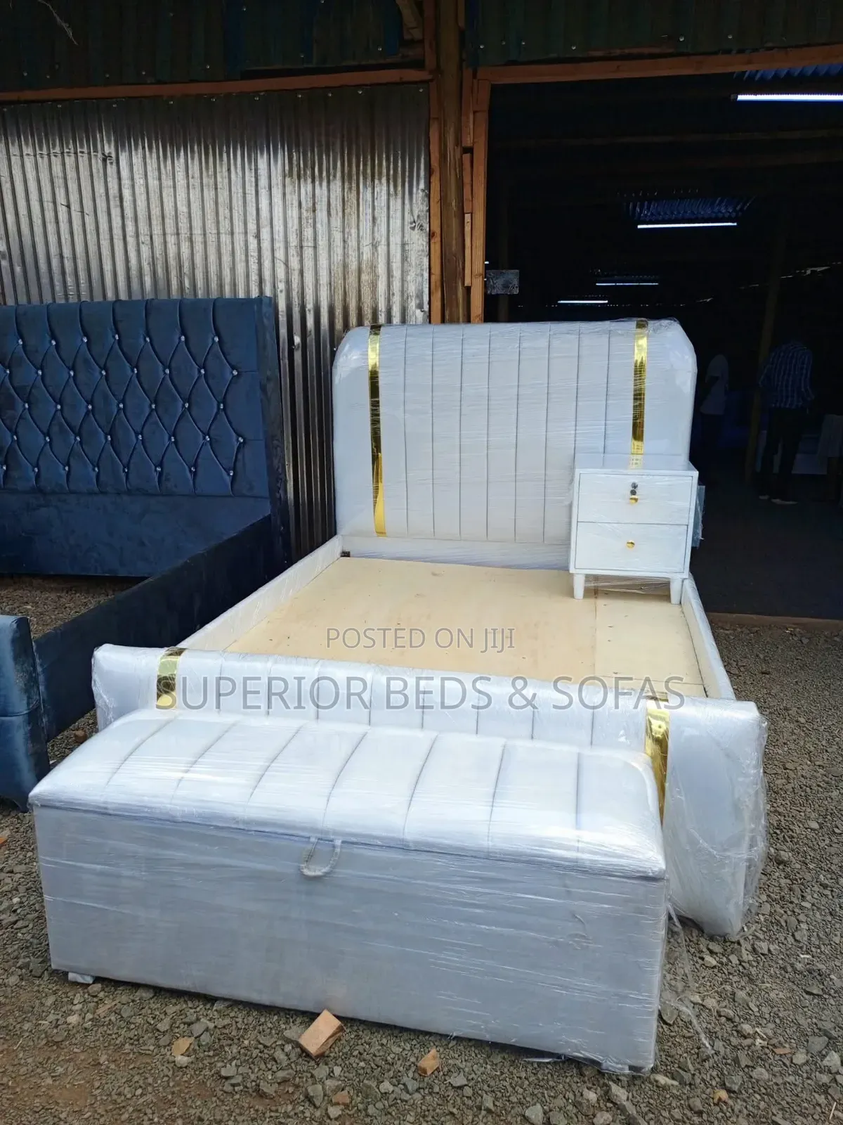 White Chesterfield Bed Size 5 by 6