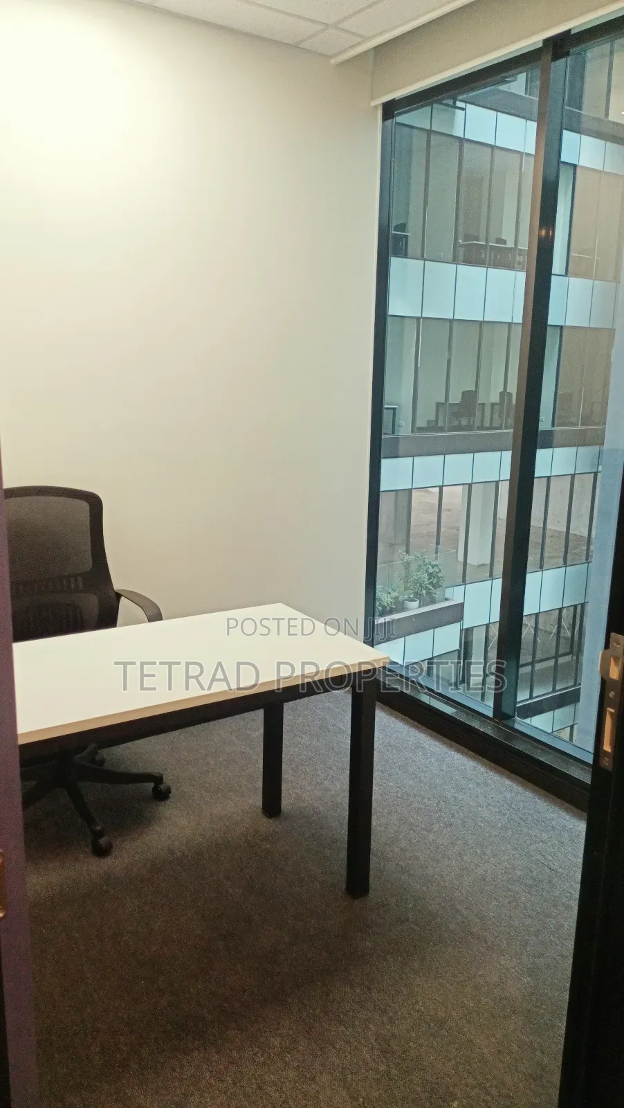 1-2 Desks Furnished Office Near Nyayo Stadium ()