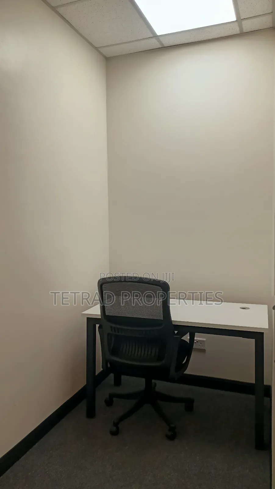 1-2 Desks Furnished Office Near Nyayo Stadium ()