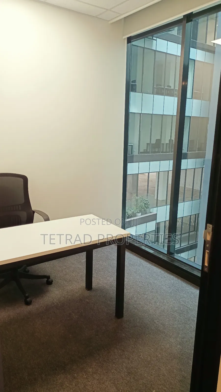 1-2 Desks Furnished Office Near Nyayo Stadium ()