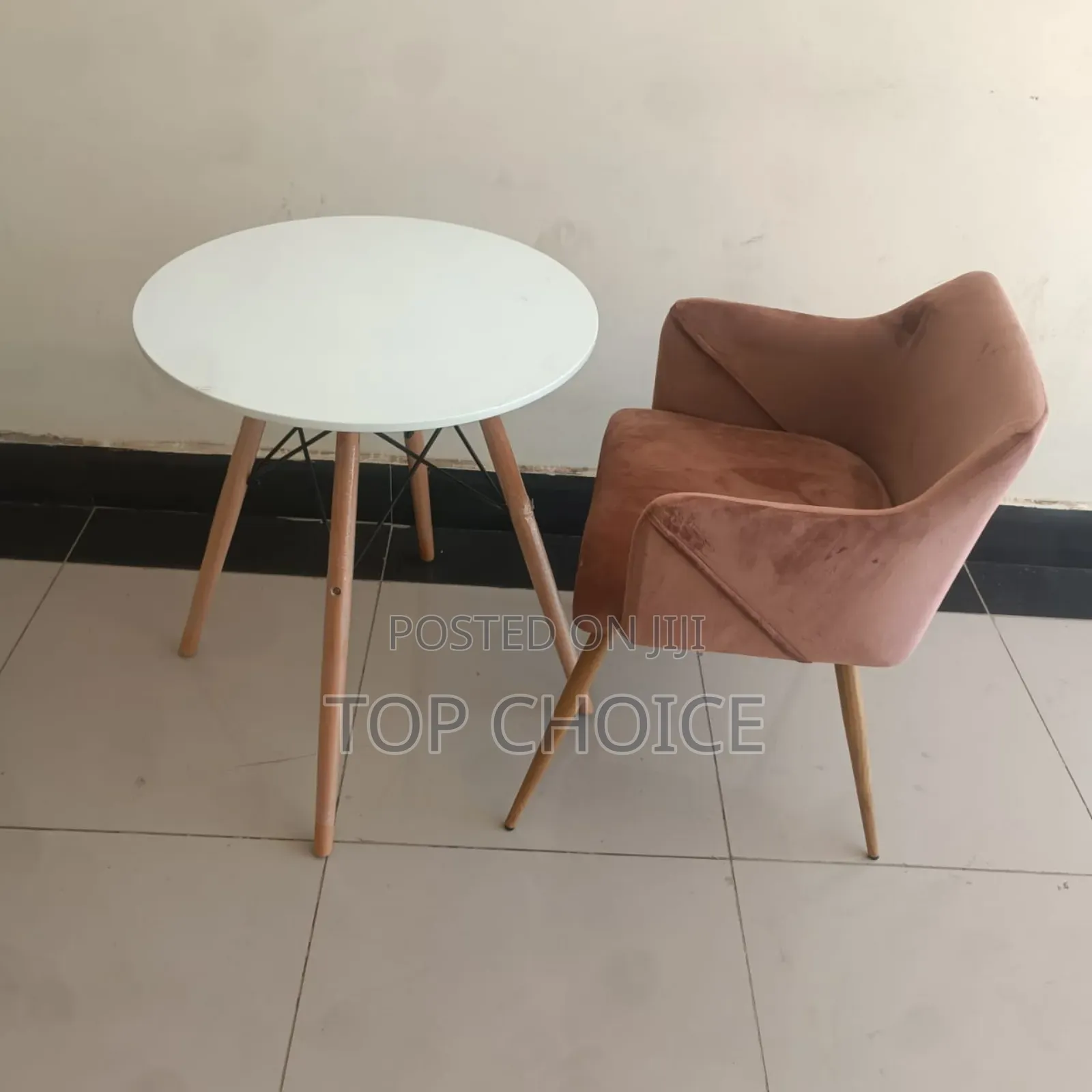 Table and Leisure Chair
