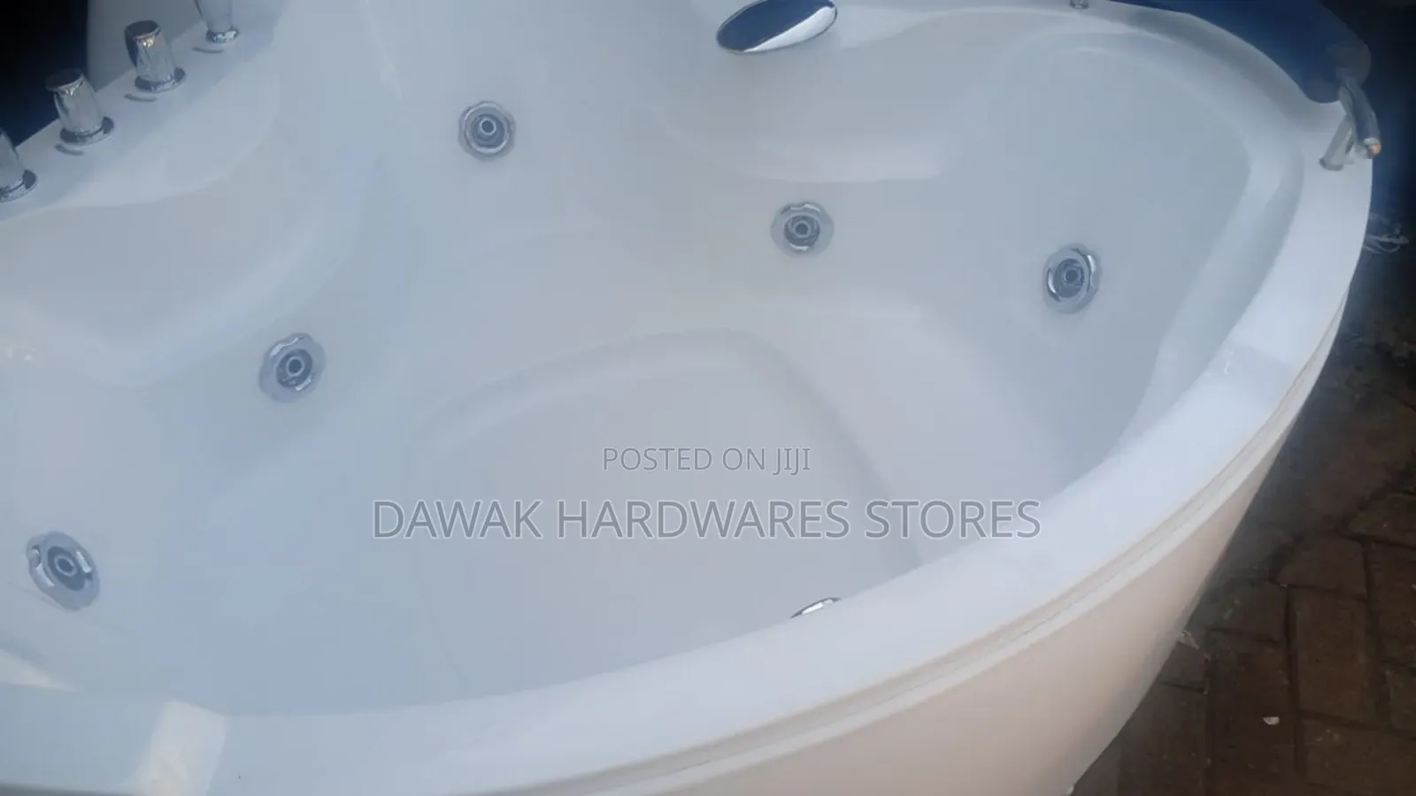 White Fermina Jacuzzi