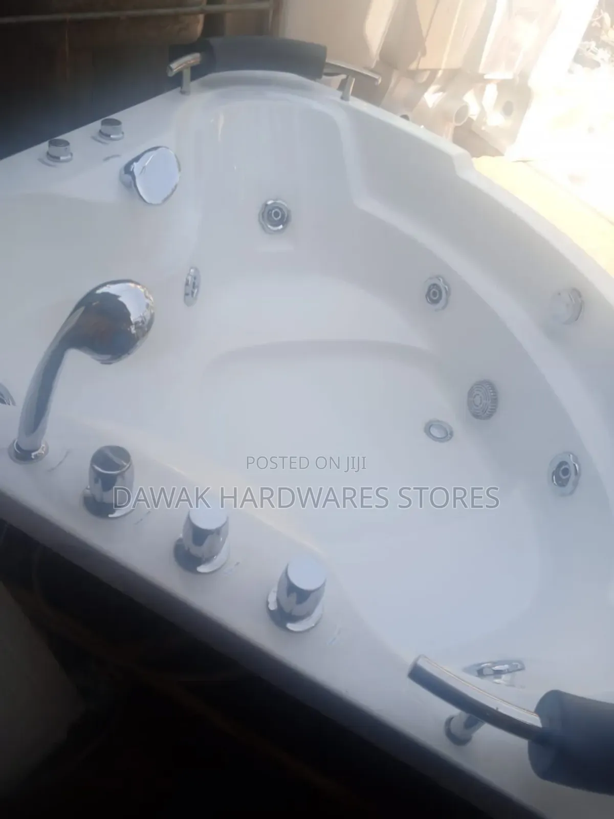 White Fermina Jacuzzi