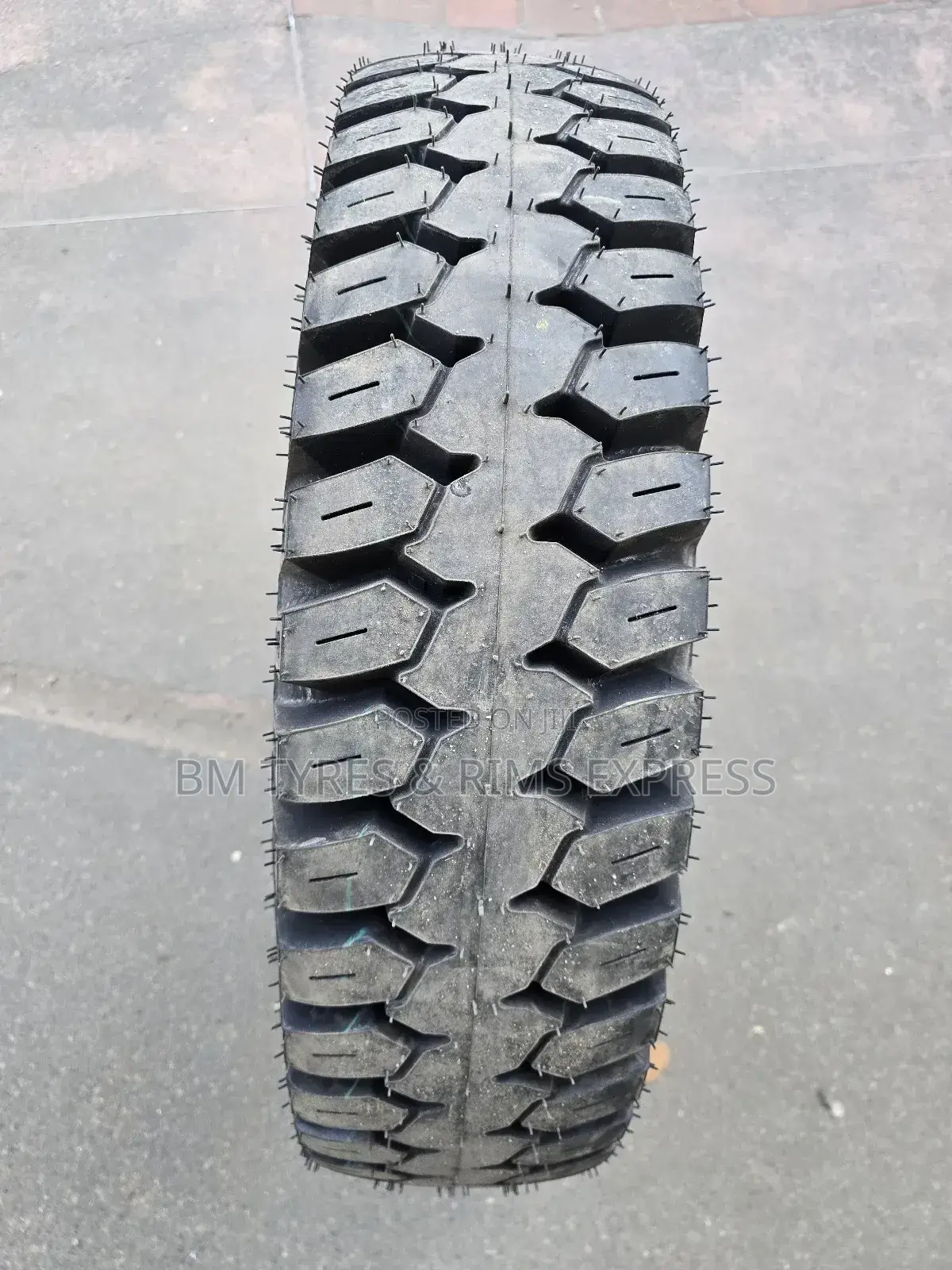 750 - 15 Vk Tyres (Diff) Load King.