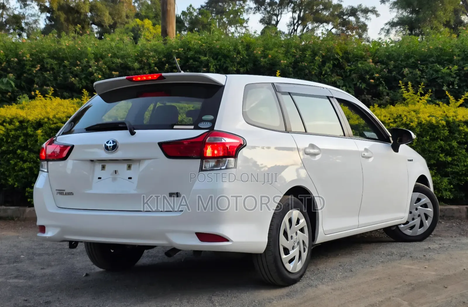 Toyota Corolla Fielder 1.5 Hybrid FWD 2018 White