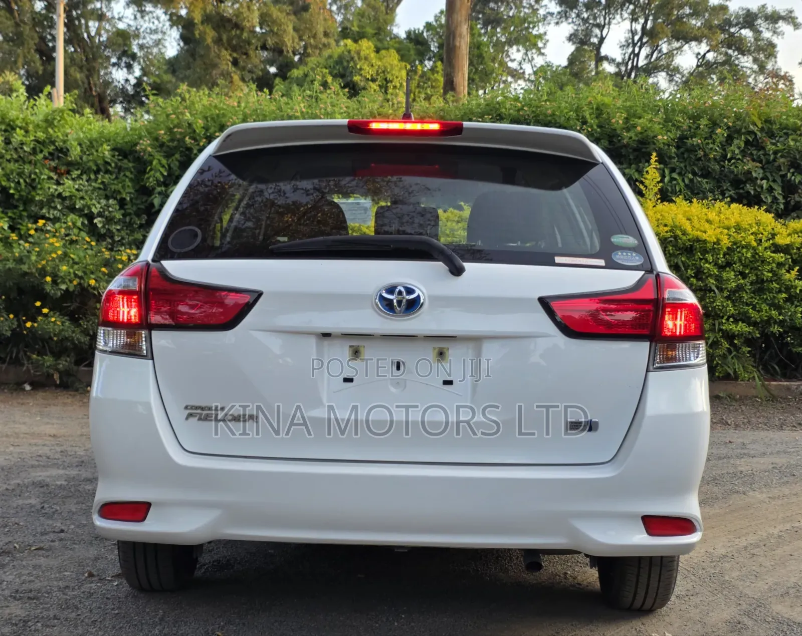 Toyota Corolla Fielder 1.5 Hybrid FWD 2018 White