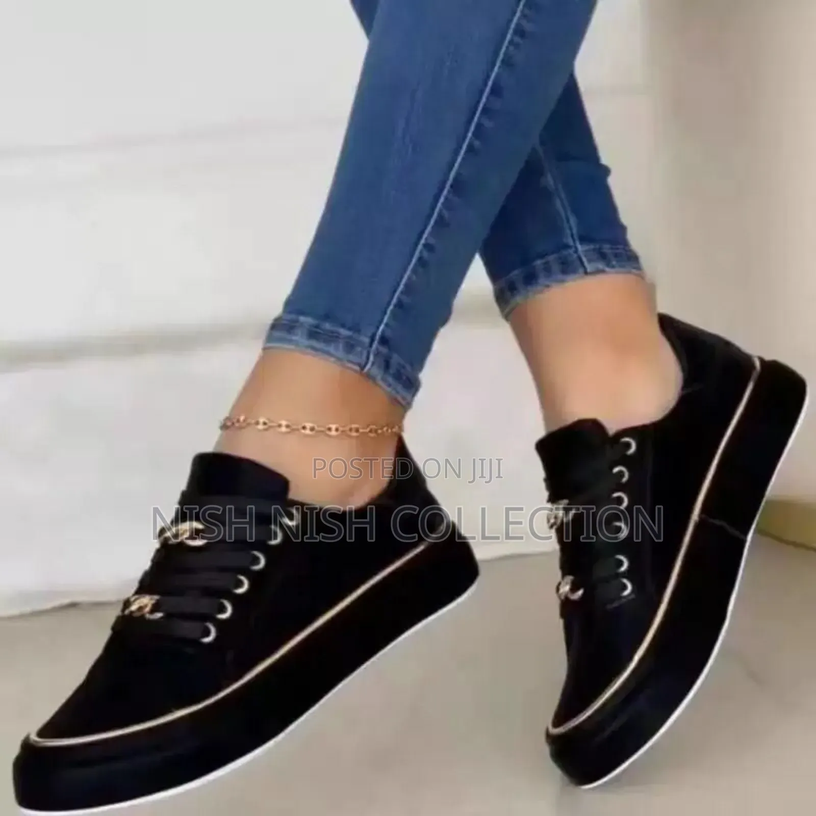 Elegant Ladies Chained Laced Sneakers