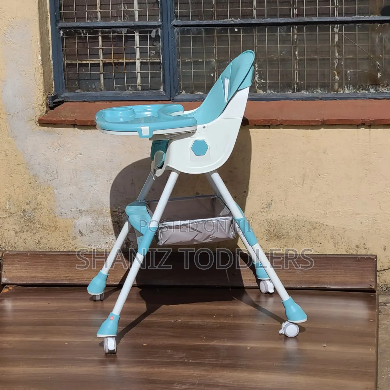 Feeding Chair With Removable Tray