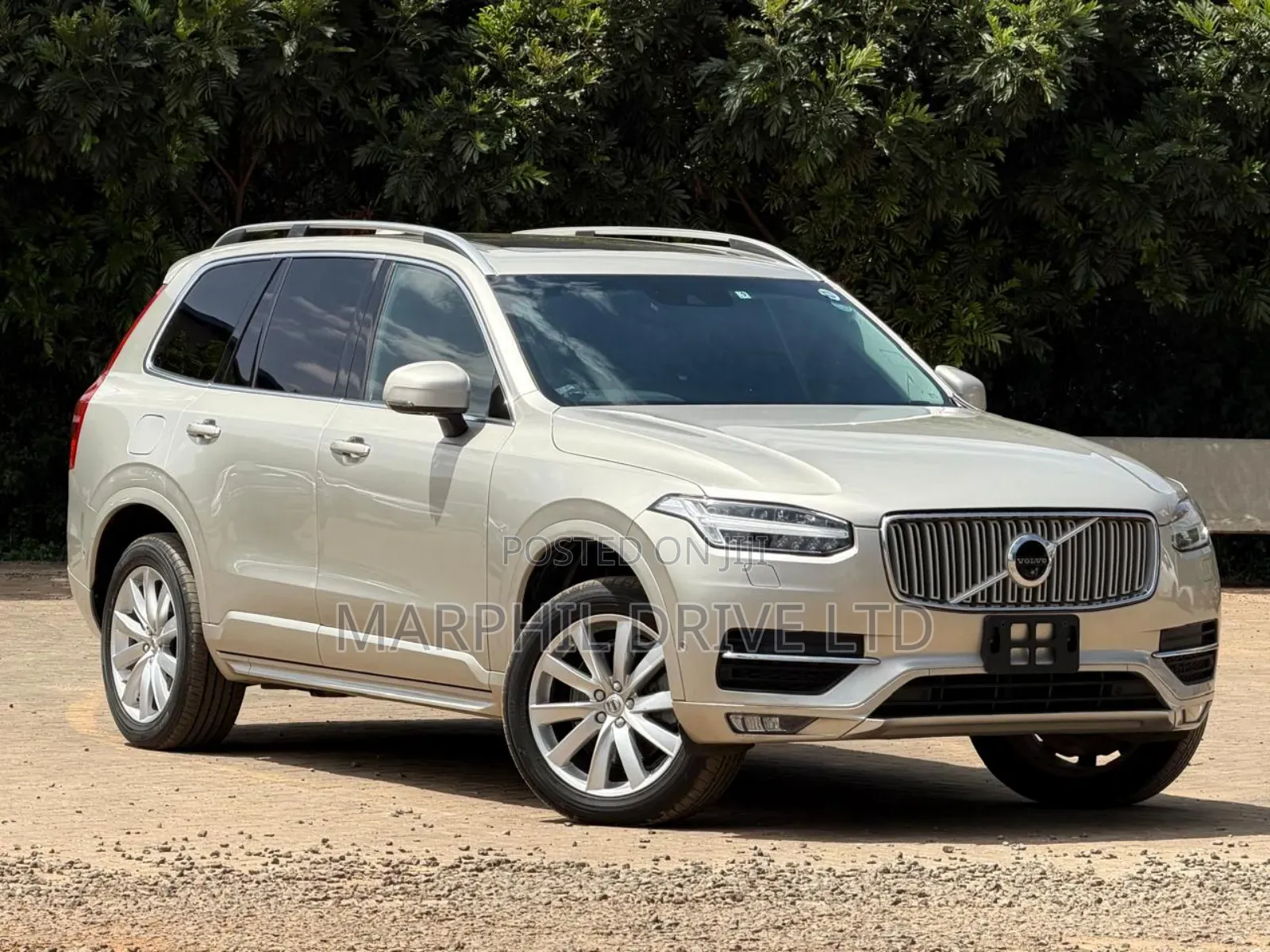 Volvo XC90 T5 Momentum AWD (2.0L 4cyl 8A) 2017 Gold