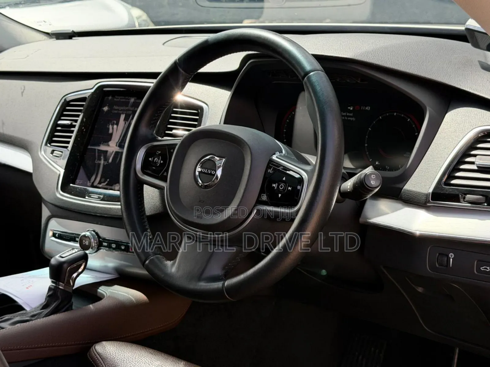 Volvo XC90 T5 Momentum AWD (2.0L 4cyl 8A) 2017 Gold