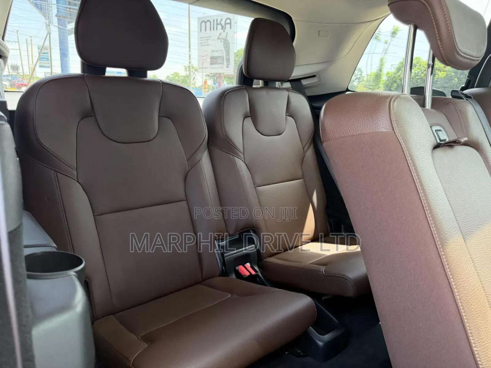 Volvo XC90 T5 Momentum AWD (2.0L 4cyl 8A) 2017 Gold