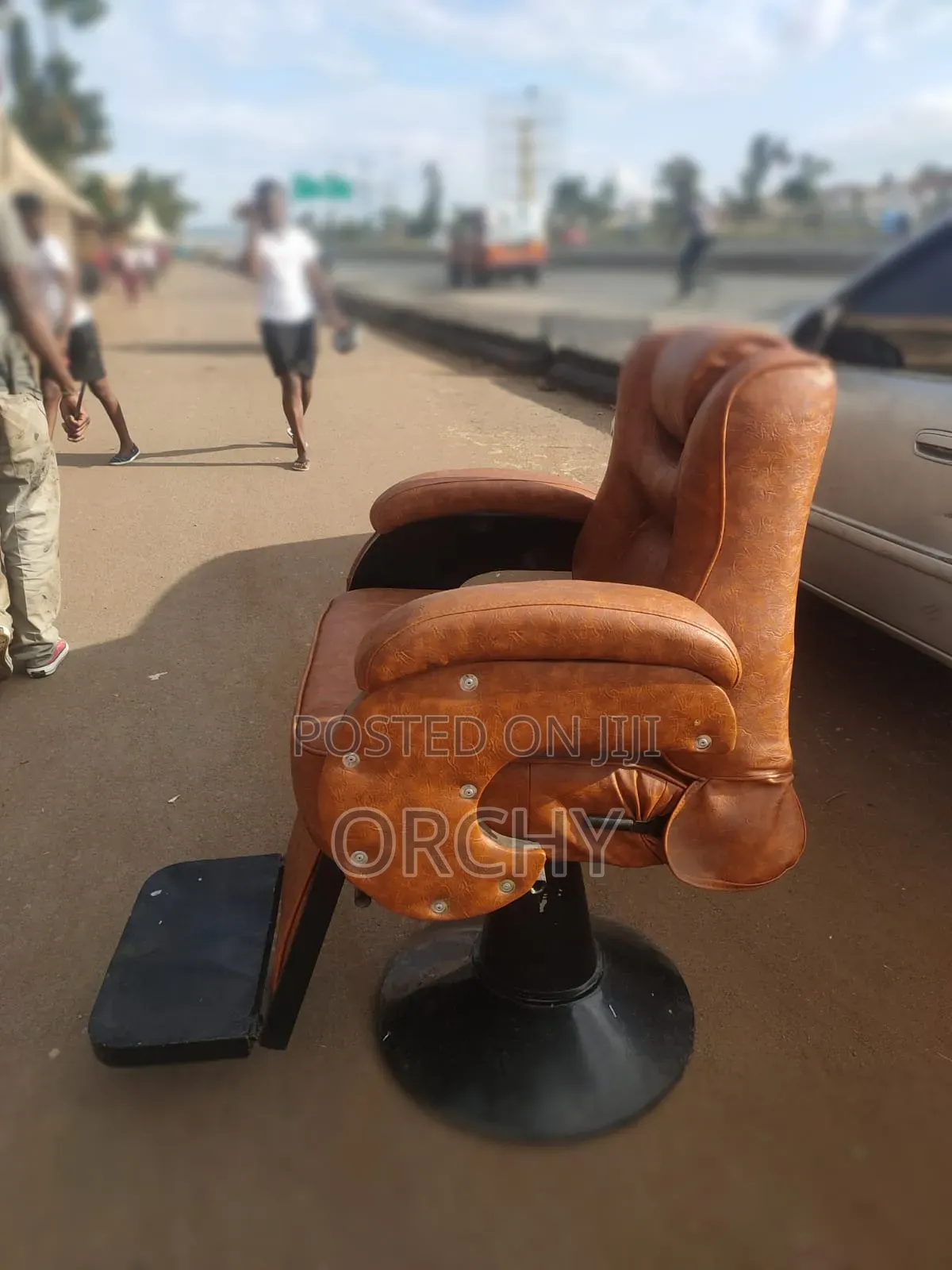 Brown Kinyozi Seat