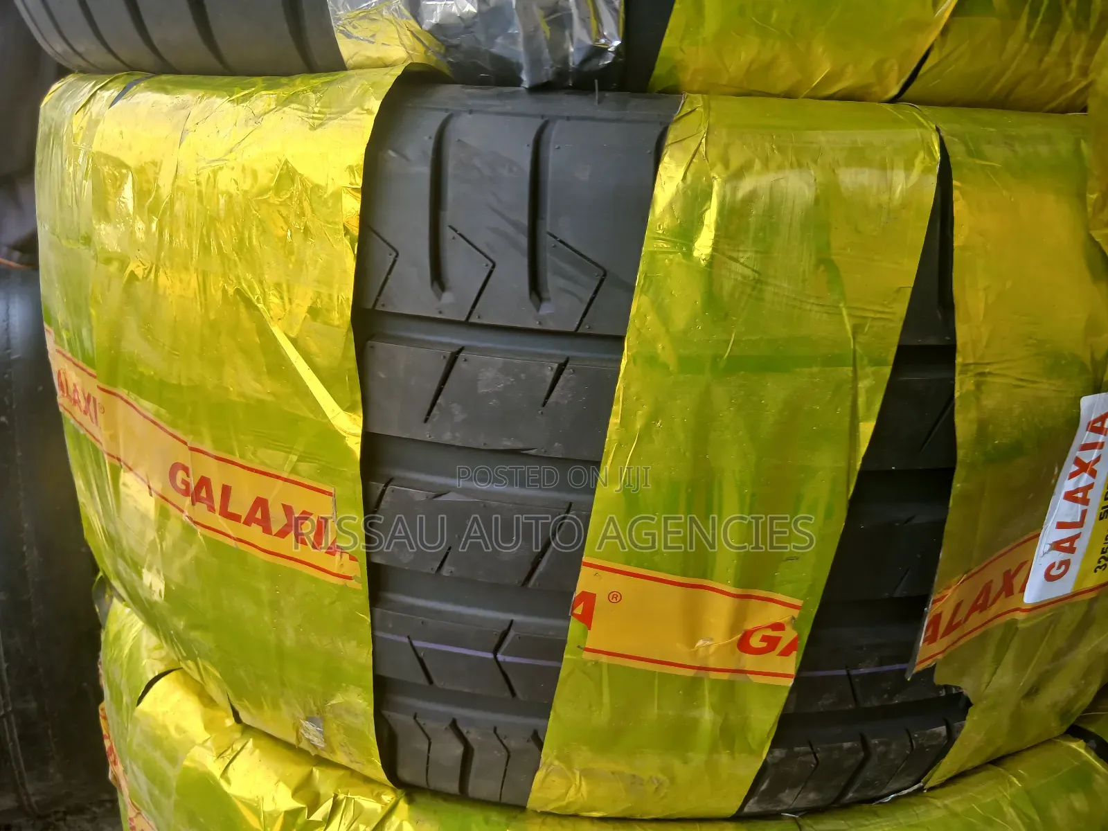 325/35 R 22 Galaxia Low Profile Tyres Made in China.