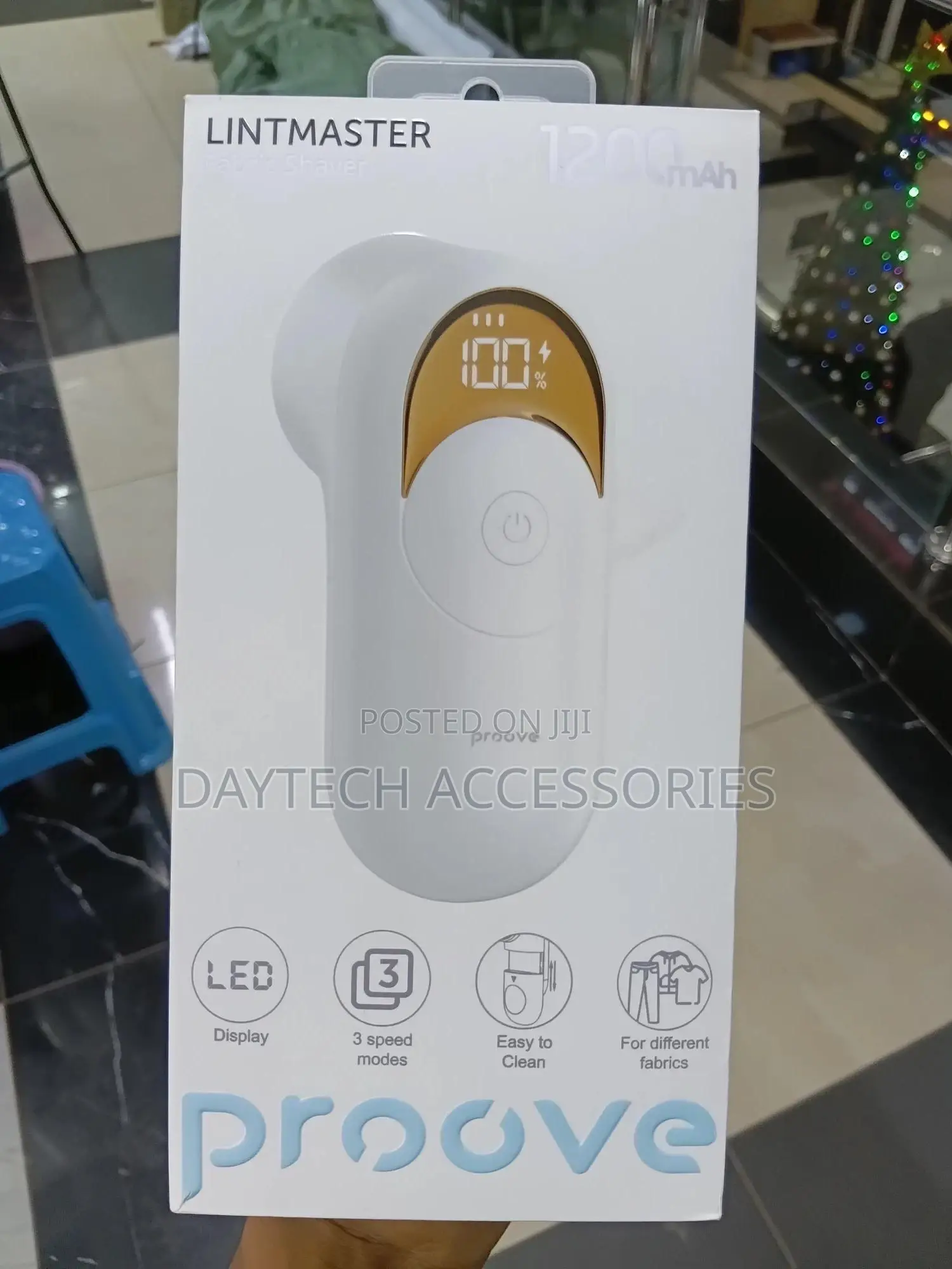 The Proove Lint Master Fabric Shaver.