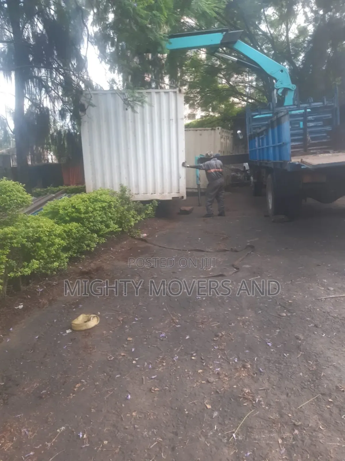 Lifting Cranes for Transport/ Errands Services Are Readily Available