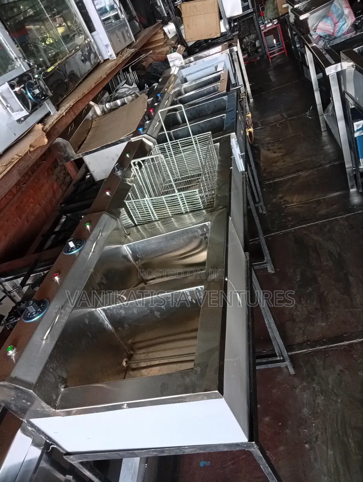 Double Deep Fryer, Commercial Capacity of 38 Litres Ie 19*19 LTRS