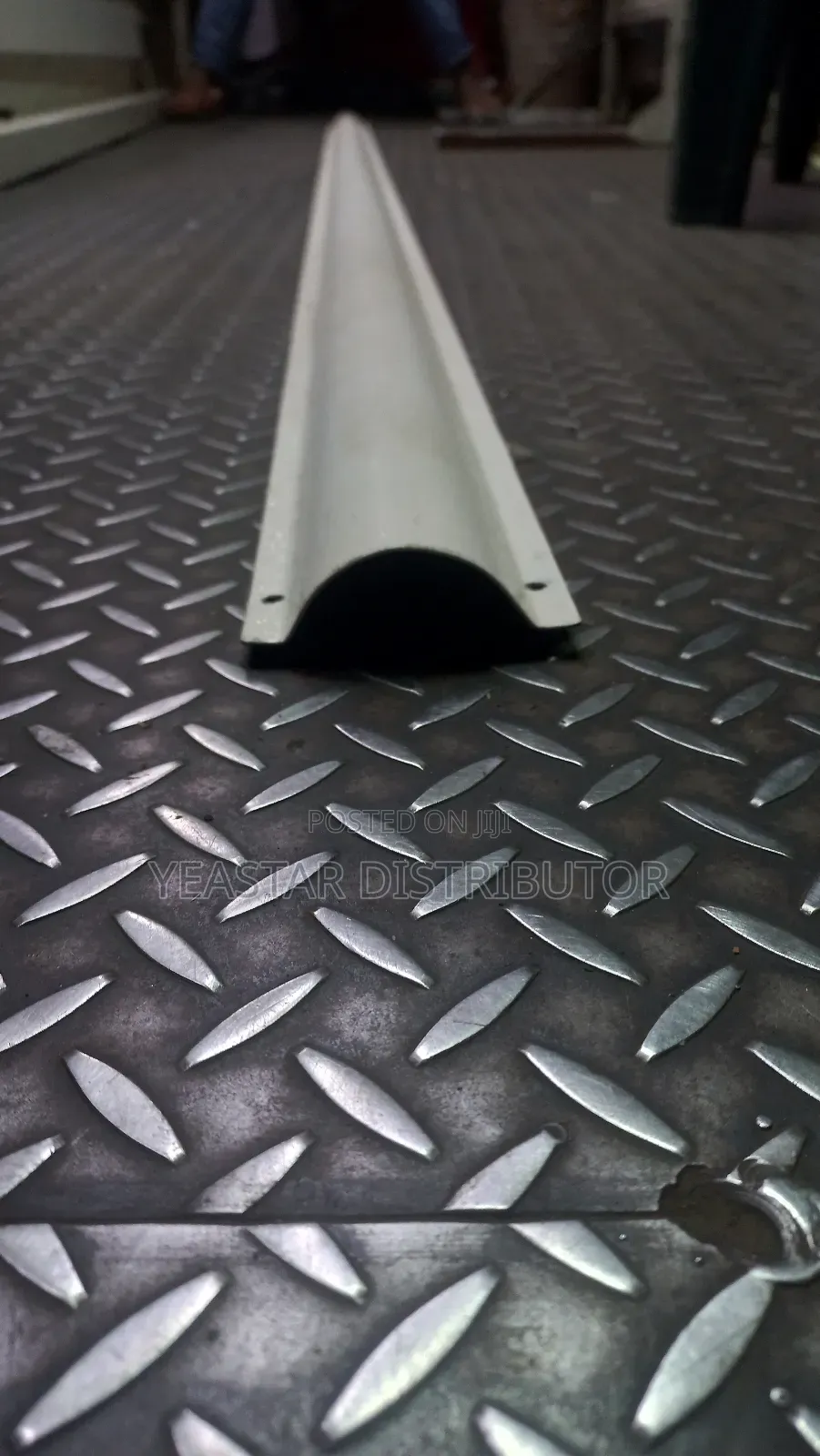 Powder Coated Floor Trunking 8ft