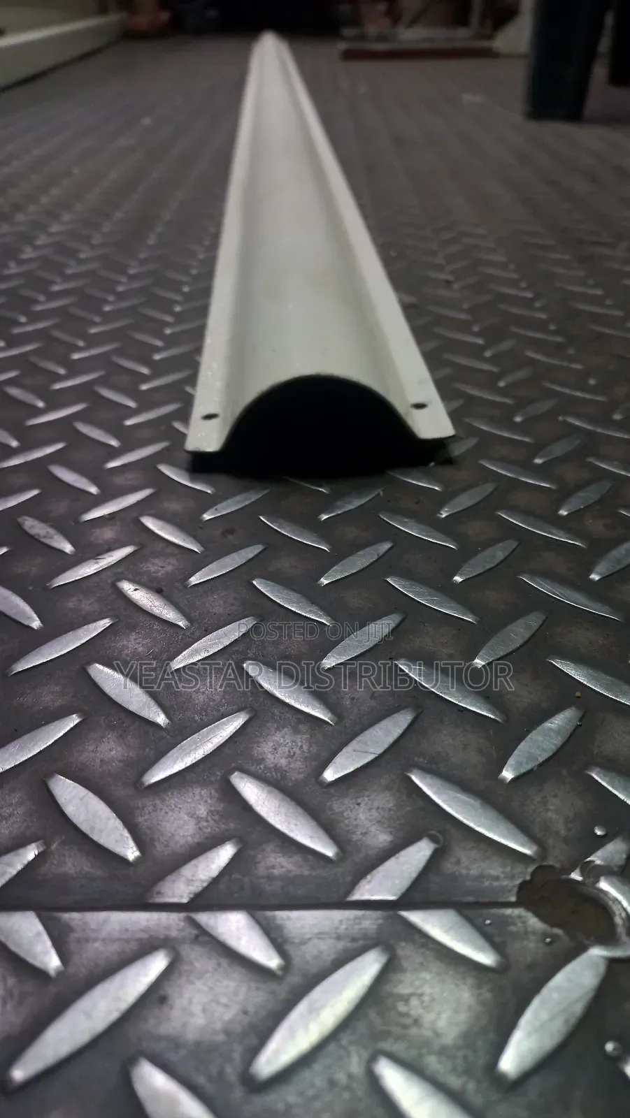 Powder Coated Floor Trunking 8ft