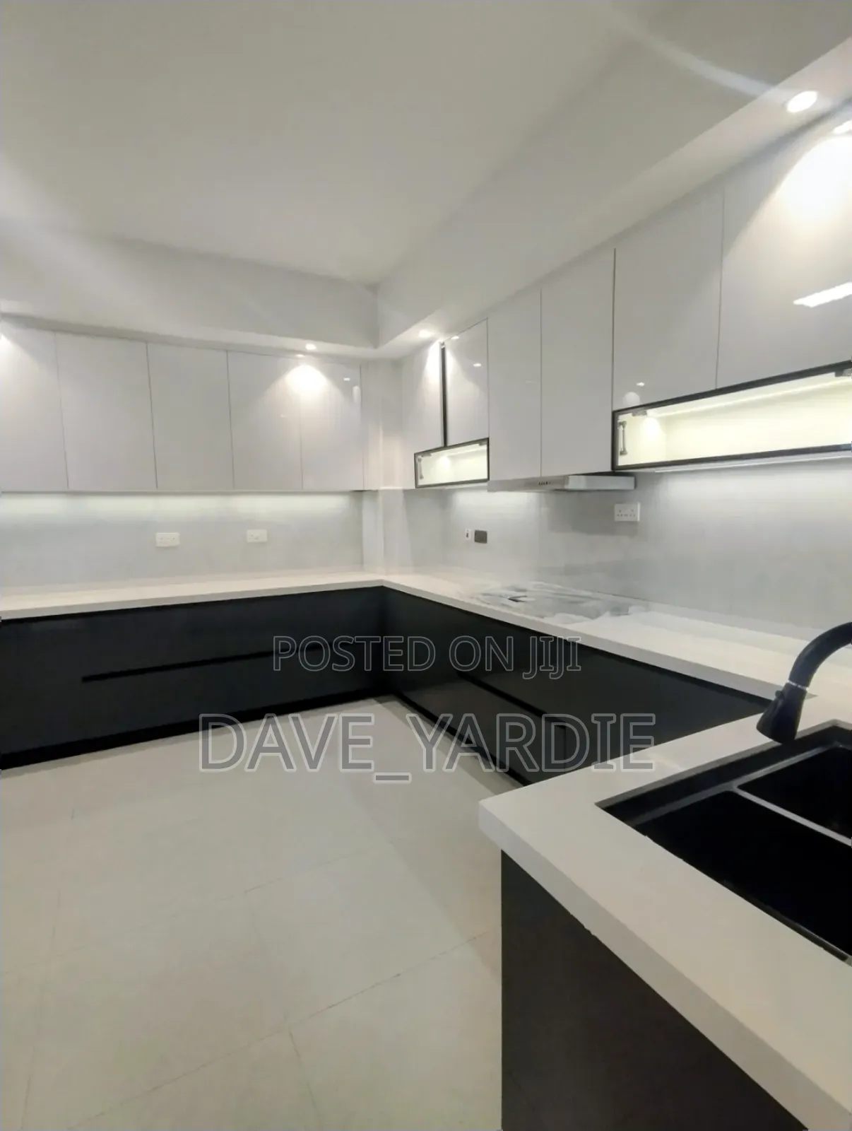 3bdrm Apartment in Parklands/Highridge for sale