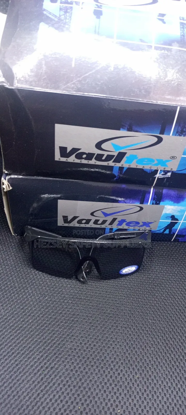 Vaultex Adjustable Dark Safety Glasses. En166