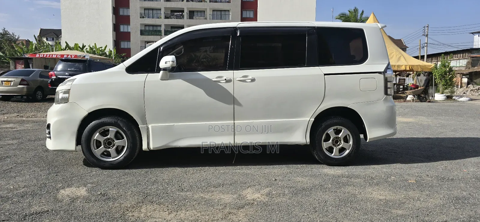 Toyota Voxy 2010 Pearl