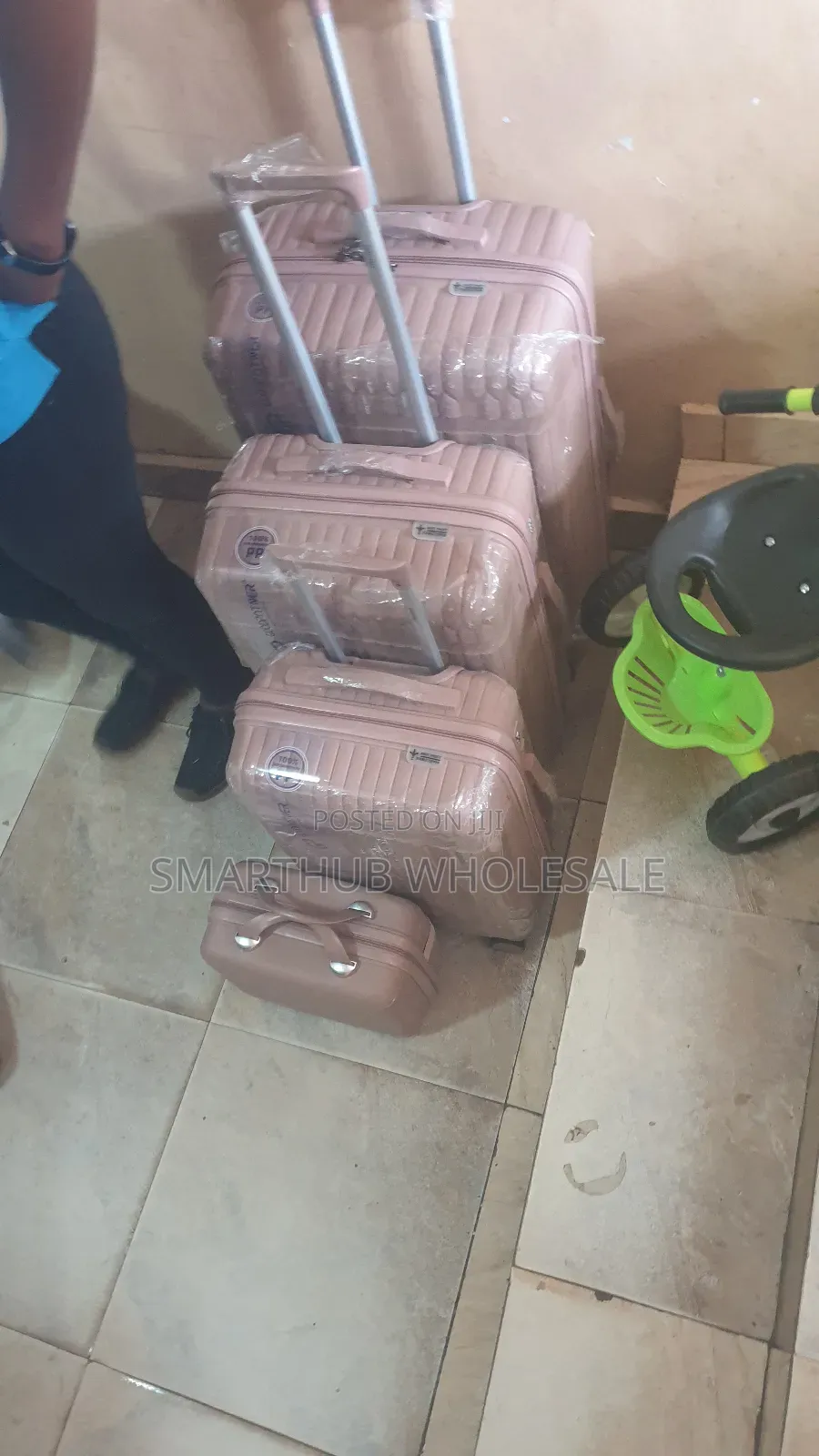 Rubber 4in1 Travel Suitcase Set, Bags With Wheels, Make Up Bag