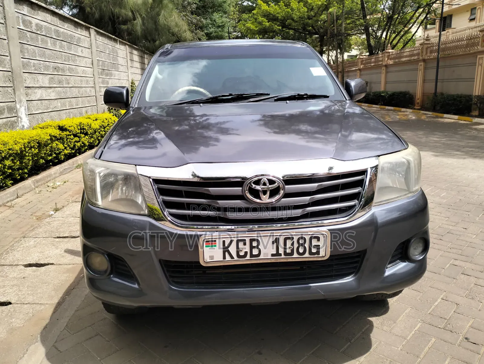 Toyota Hilux 2014 Gray