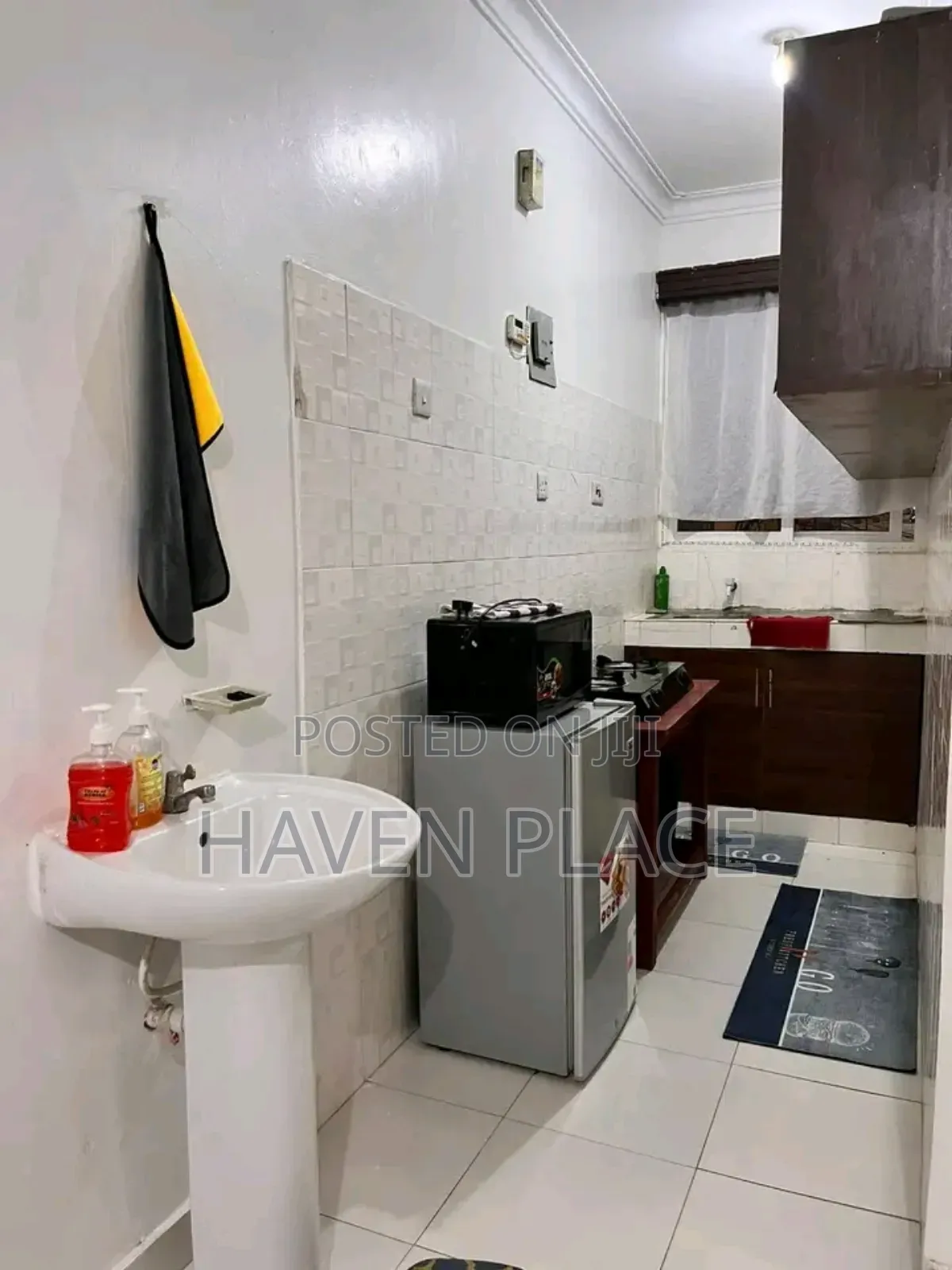  Kamakis 
Rates: 1 Bedroom at 2500