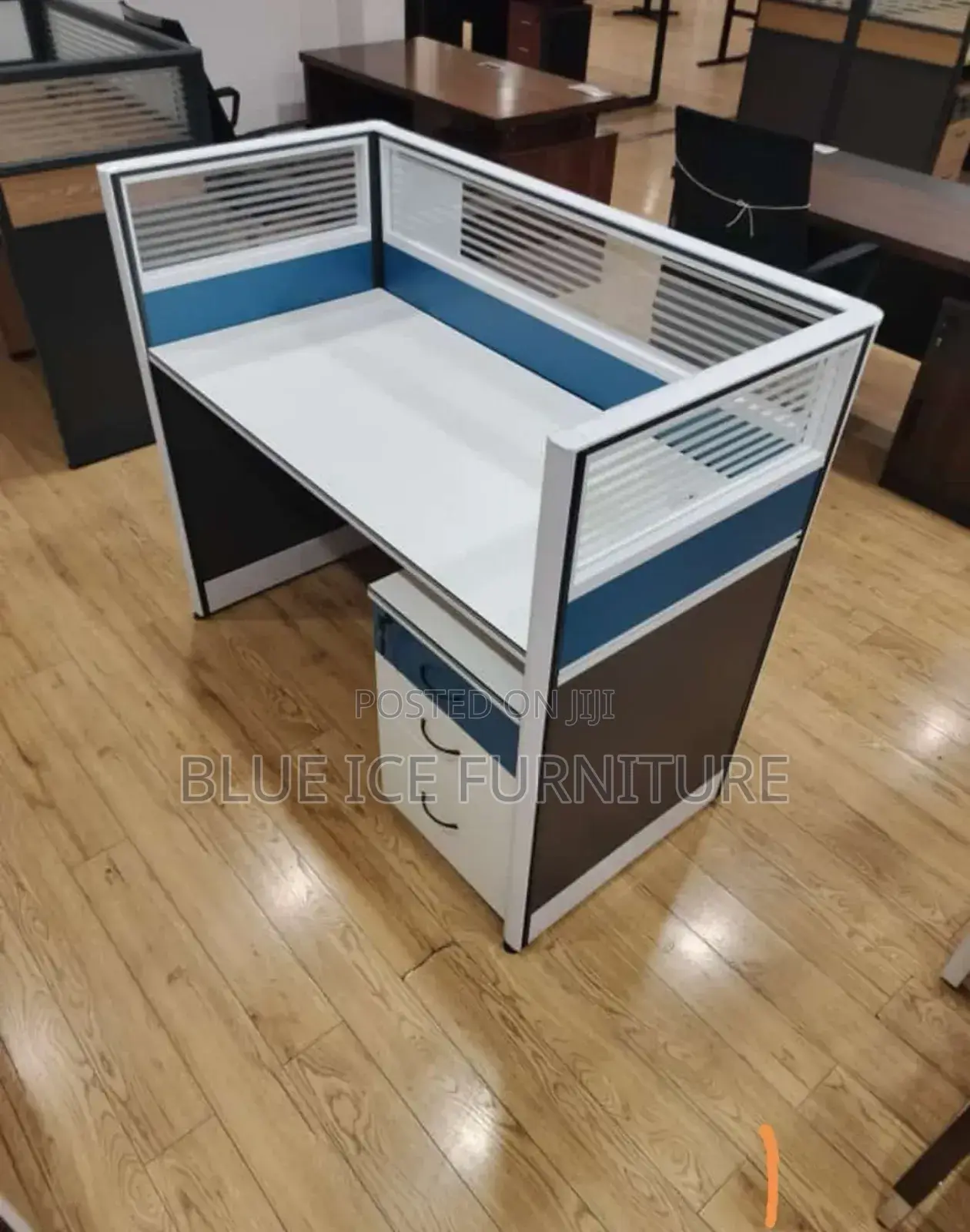 One Way Working Station